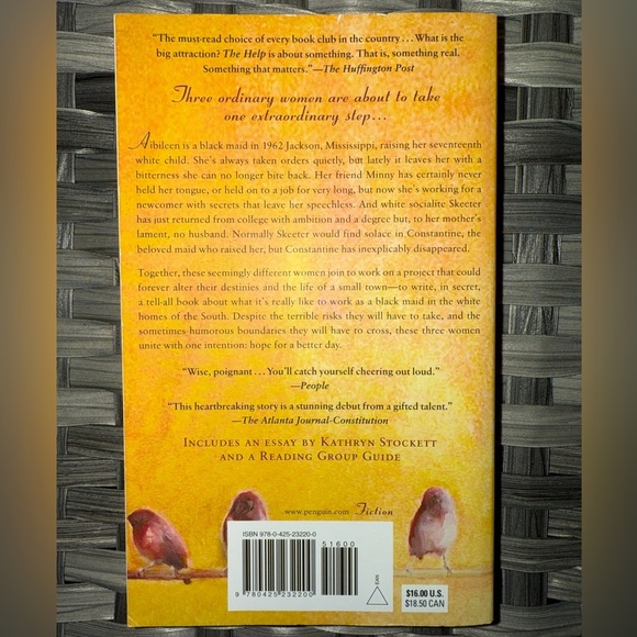 The Help by Kathryn Stockett (Paperback, #1 New York Times Bestseller) - Picture 3 of 3